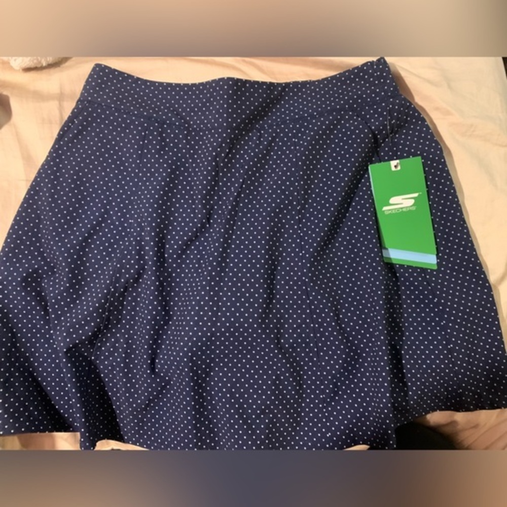 Sketchers skort